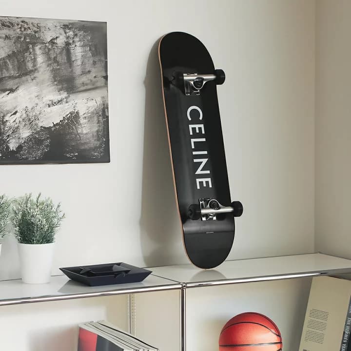 【楽天市場】CELINE セリーヌ スケートボード 49C046AEM.38SI メンズ ロゴプリント ウッドデッキ Black：インポートセレクトmusee