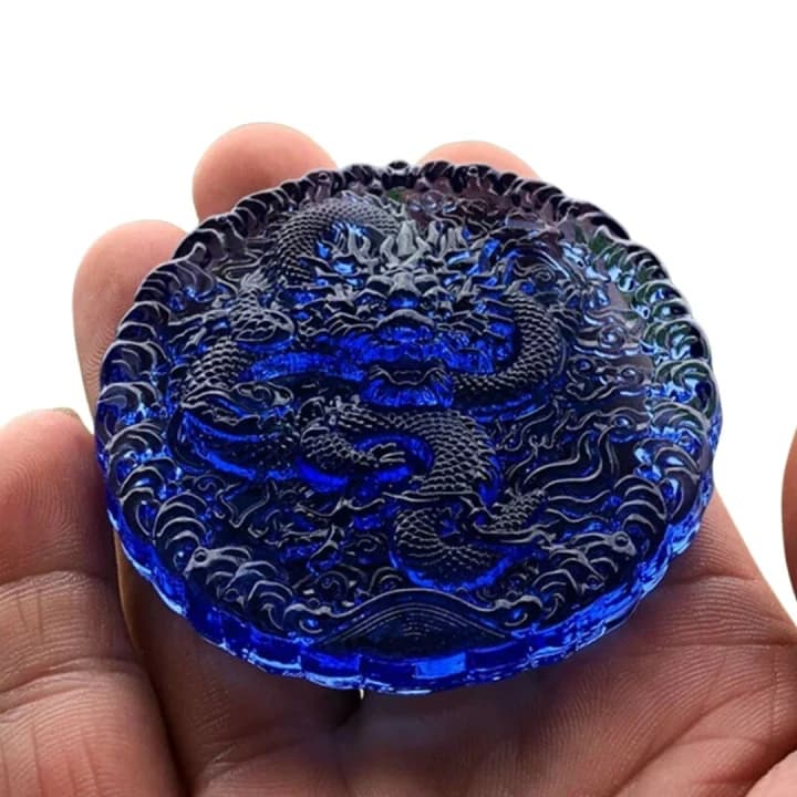 【楽天市場】【期間限定DEALポイントバック15％】 風水 四神獣 青龍 ブルークリスタル 置物 ドラゴンキング 刻印 黄金文字 チベット語 ガラス 龍神 五本爪 龍 竜 龍の置物 ドラゴン アイテム パワースポット 開運 金運 財産運 出世運 恋愛運 幸福 成功：futurshop