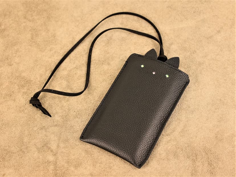 Black Cat's クリスタルアイ　レザーメガネケース　ネックレスタイプNew!! メガネケース Mp mojo 通販 18936889｜Creema(クリーマ)