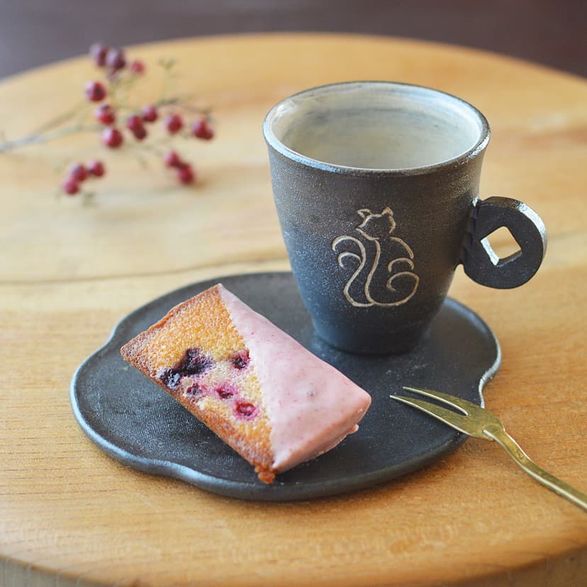 【Creema限定＊福袋】コーヒーカップ（猫）＆ソーサー（ミニプレート） マグカップ 料理を美味しくみせる器　天城宏山窯 通販 17501742｜Creema(クリーマ)