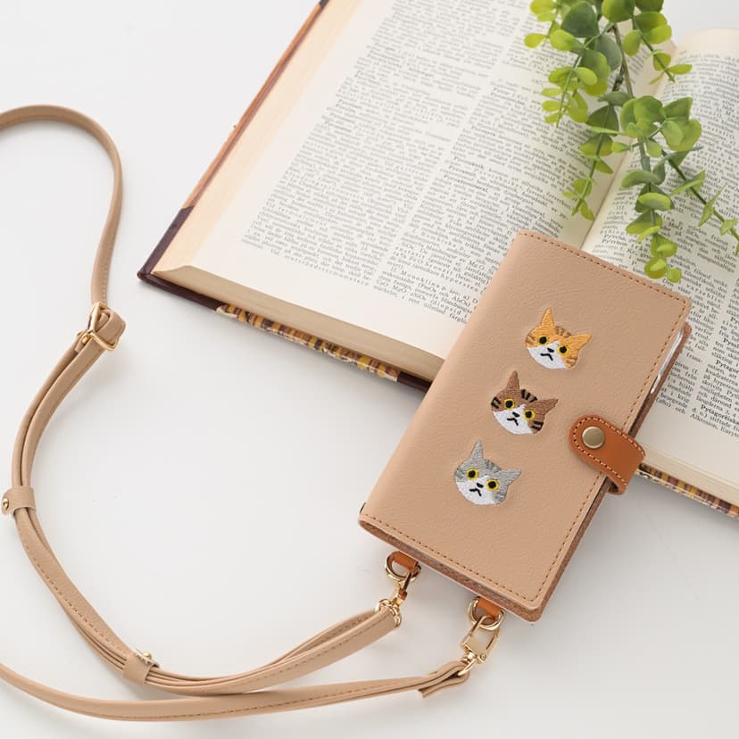 全機種対応 スマホケース 手帳型 【 刺繍 縦下げパーツ 3匹の猫 】 猫 レザー スマホショルダー A175I ストラップ付きスマホケース いとをかし 通販 14474735｜Creema(クリーマ)