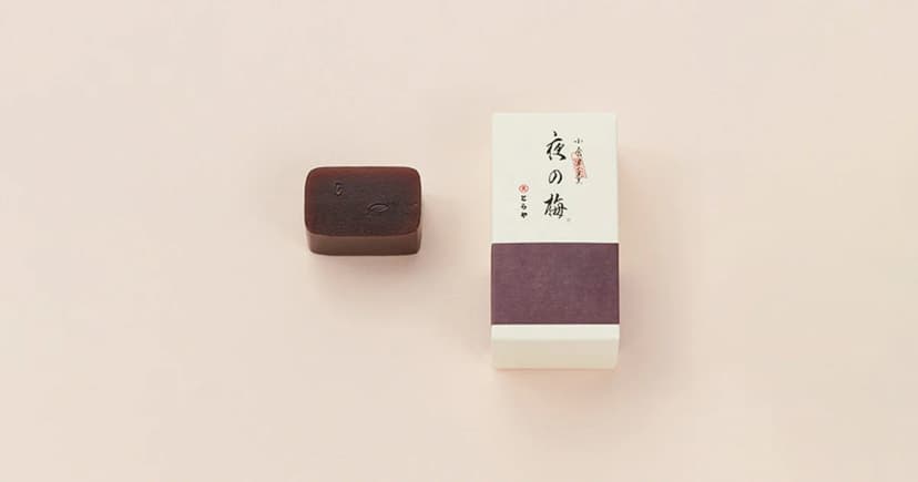 中形羊羹 夜の梅 | とらやの和菓子 | 株式会社 虎屋